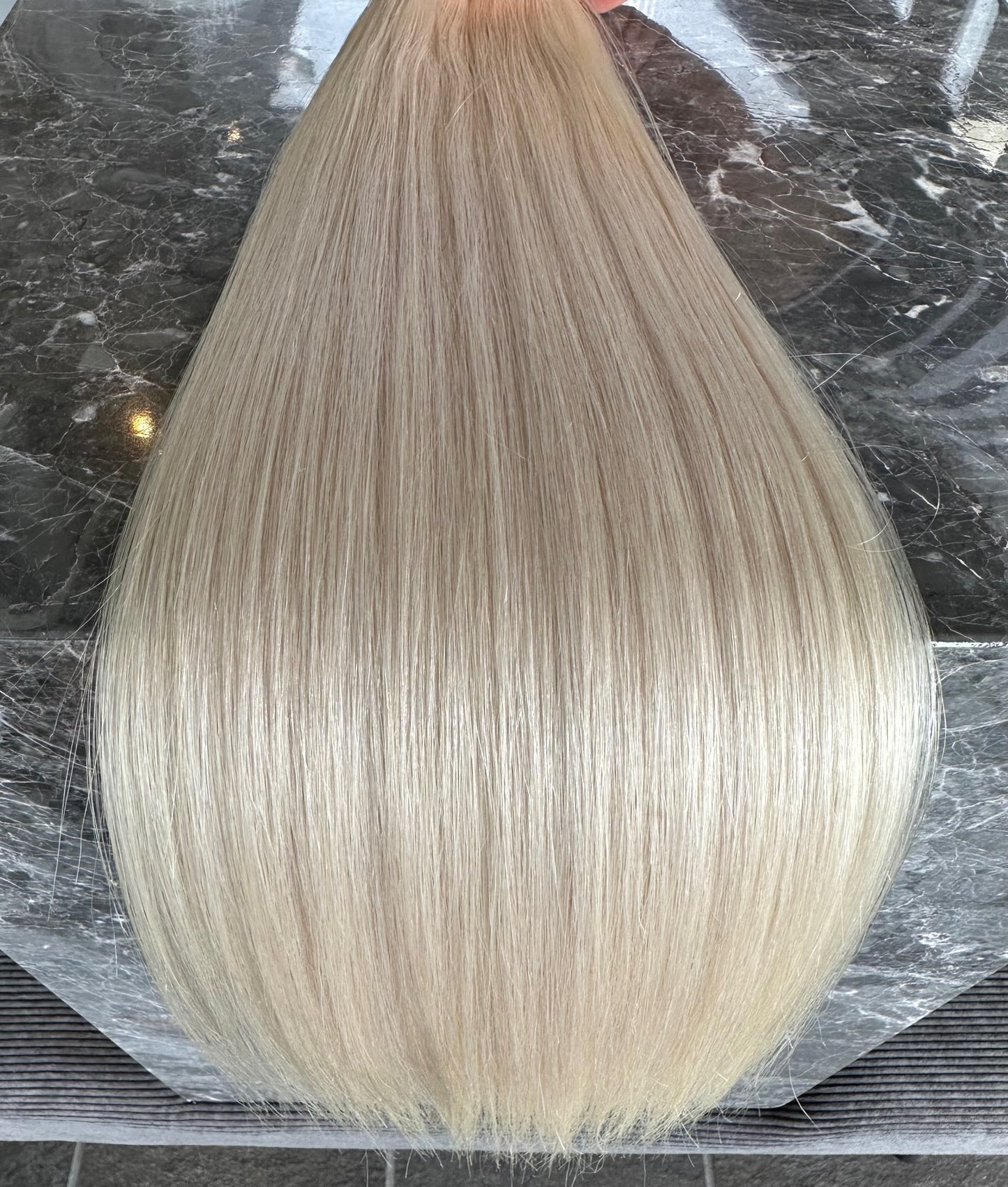 Genius trense. 50 gram. Ice Blond. Farve 60A med mørk trense